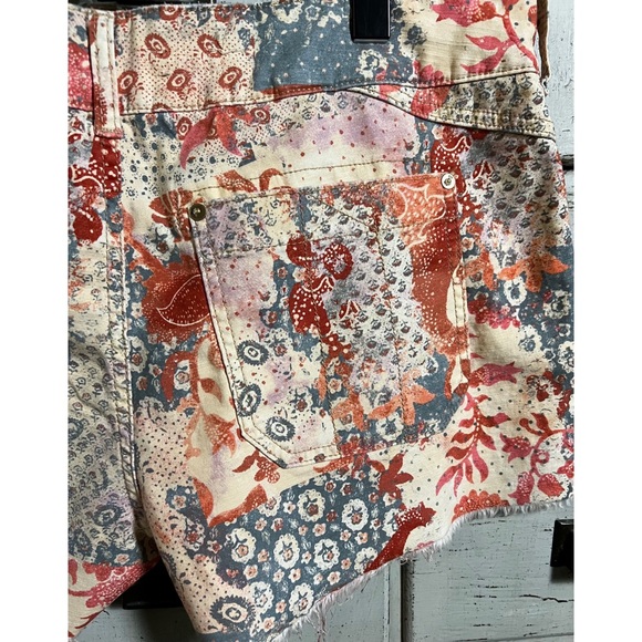 Anthropologie Pilcro Wanderer Low Rise Paisley Shorts 32 - Picture 7 of 9